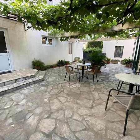 Guesthouse Tri Palme Bečići Exterior foto