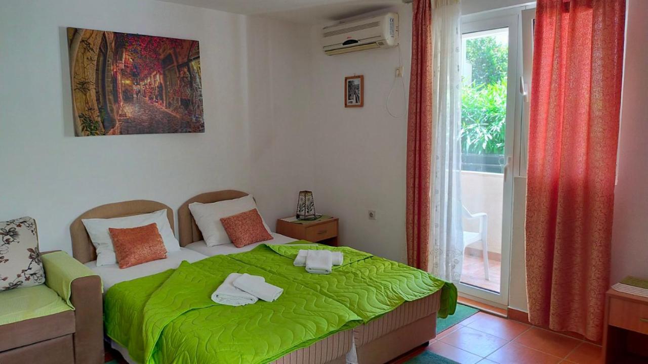 Guesthouse Tri Palme Bečići Exterior foto