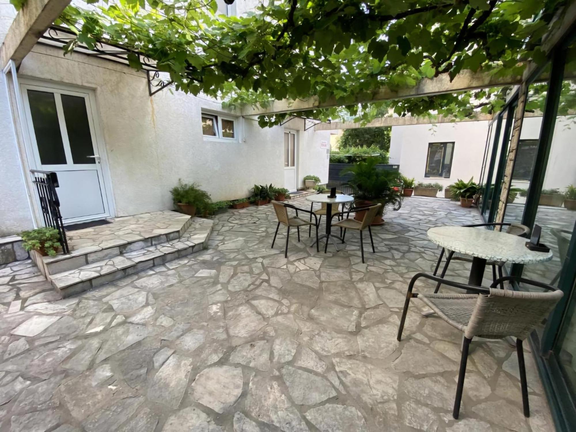 Guesthouse Tri Palme Bečići Exterior foto