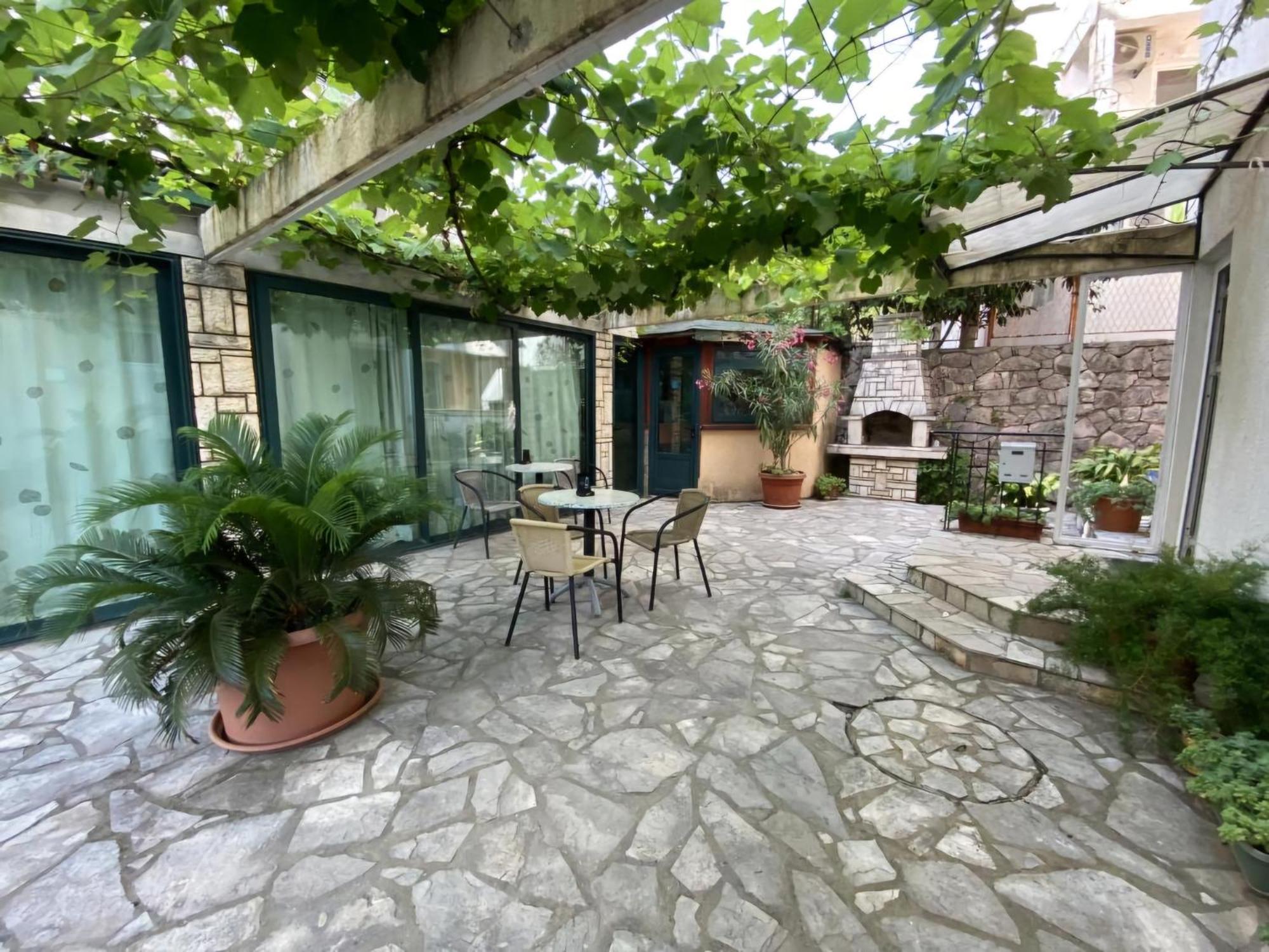 Guesthouse Tri Palme Bečići Exterior foto